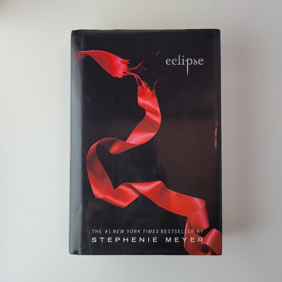 Eclipse, The Twilight Saga Book 3 (Hardcover) - Picture 2 of 9
